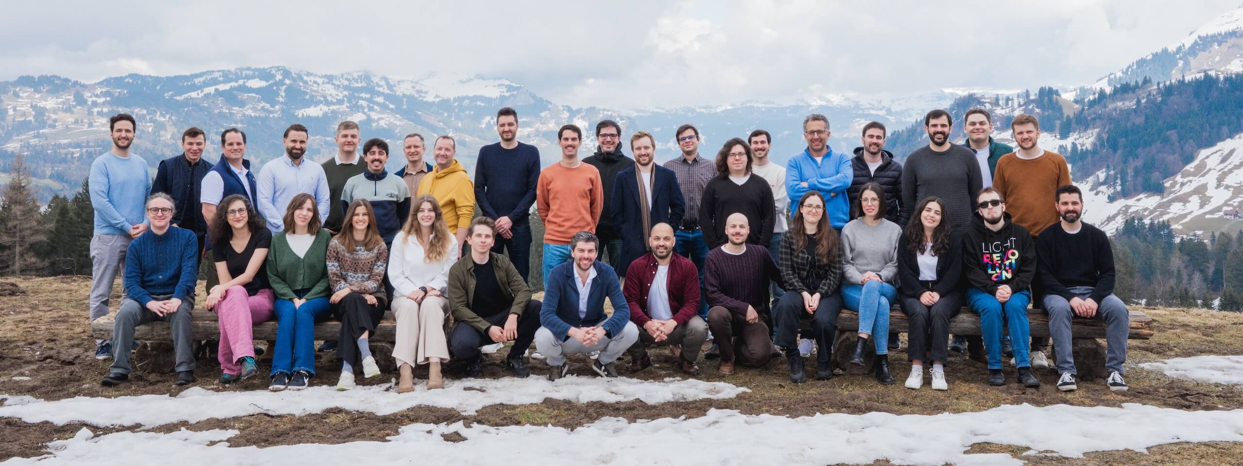 DataHow Team